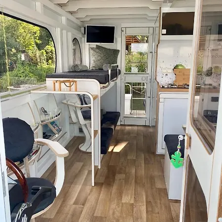 보트호텔 Ahoiwerder Rollyboot Florina Fuehrerscheinfrei