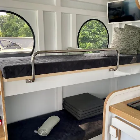 Ahoiwerder Rollyboot Florina Fuehrerscheinfrei 보트호텔 *