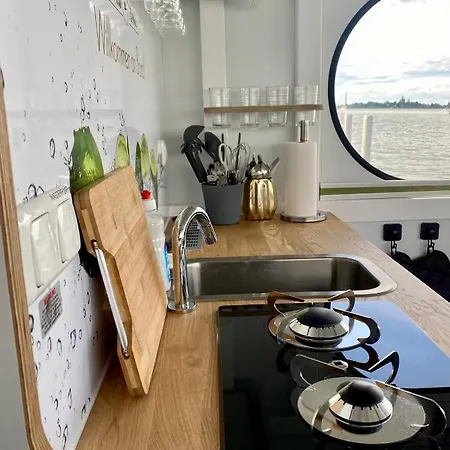 Ahoiwerder Rollyboot Florina Fuehrerscheinfrei 보트호텔