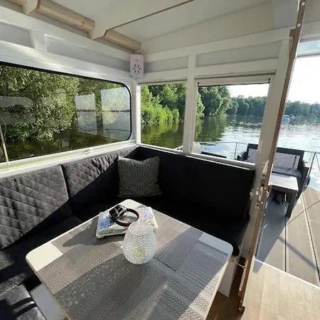 보트호텔 Ahoiwerder Rollyboot Florina Fuehrerscheinfrei